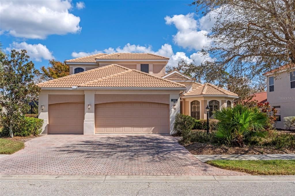 En Venta: $799,990 (4 camas, 2 baños, 3183 Pies cuadrados)