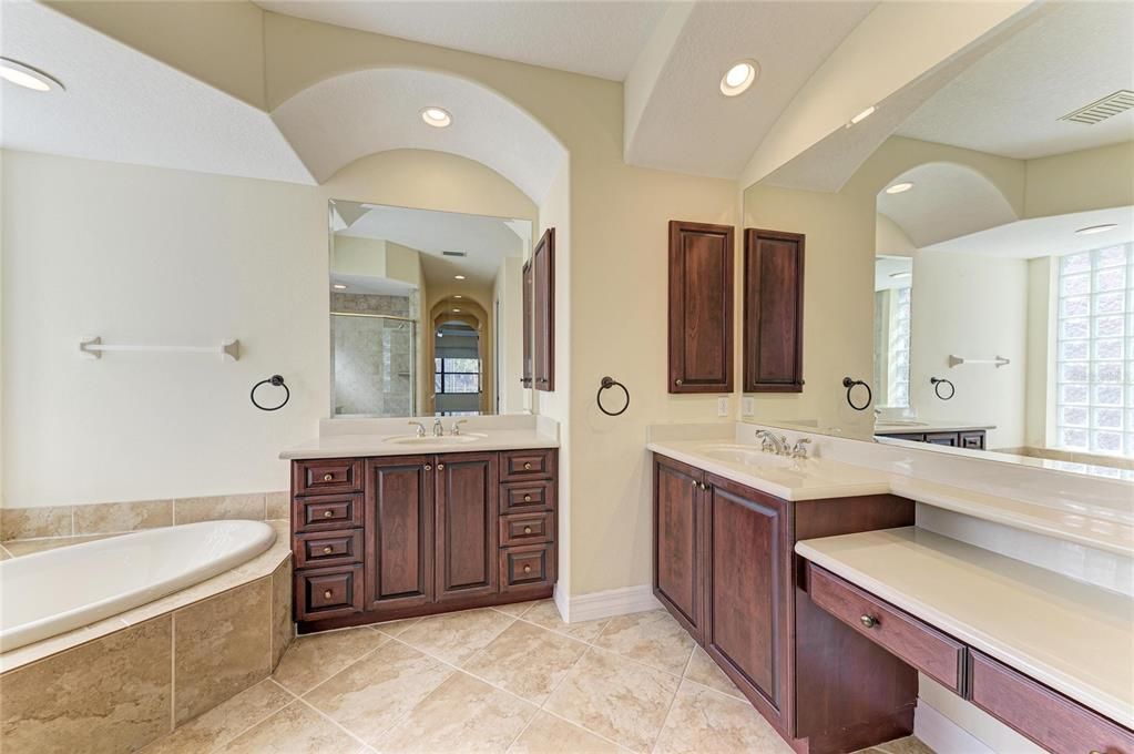 En Venta: $799,990 (4 camas, 2 baños, 3183 Pies cuadrados)
