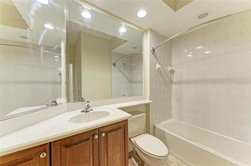 En Venta: $799,990 (4 camas, 2 baños, 3183 Pies cuadrados)