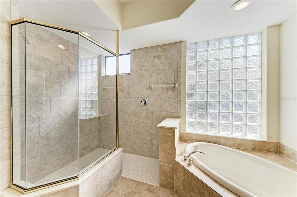En Venta: $799,990 (4 camas, 2 baños, 3183 Pies cuadrados)