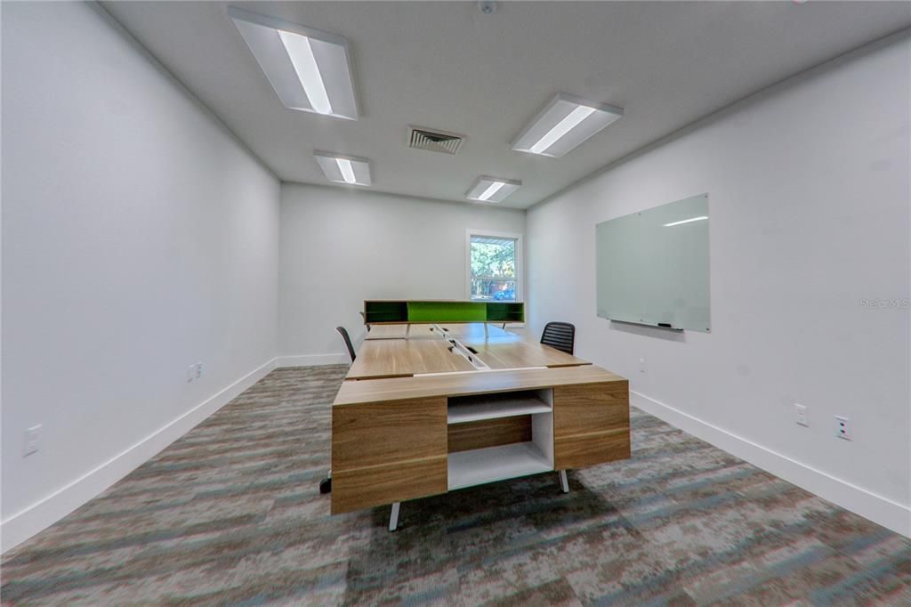 На продажу: $30,480 (0 спален, 0 ванн, 1016 Квадратных фут)