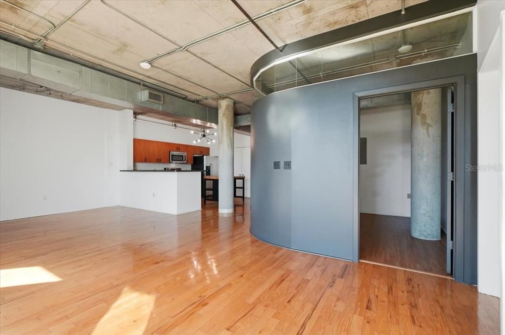 На продажу: $314,995 (2 спален, 2 ванн, 1330 Квадратных фут)