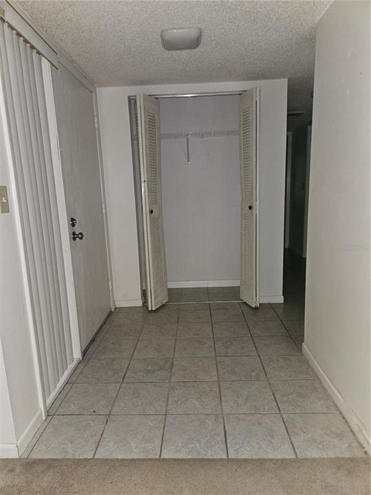 For Sale: $129,000 (2 beds, 2 baths, 897 Square Feet)