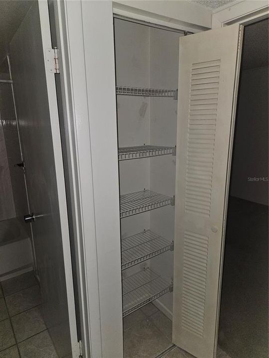 For Sale: $129,000 (2 beds, 2 baths, 897 Square Feet)