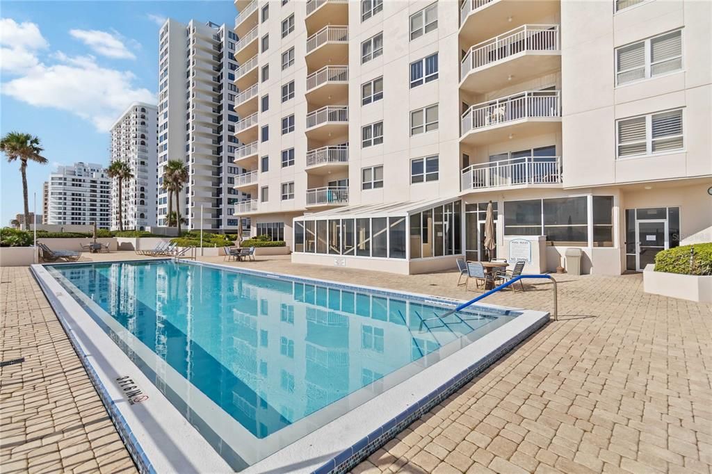 Active With Contract: $499,900 (3 beds, 2 baths, 1668 Square Feet)