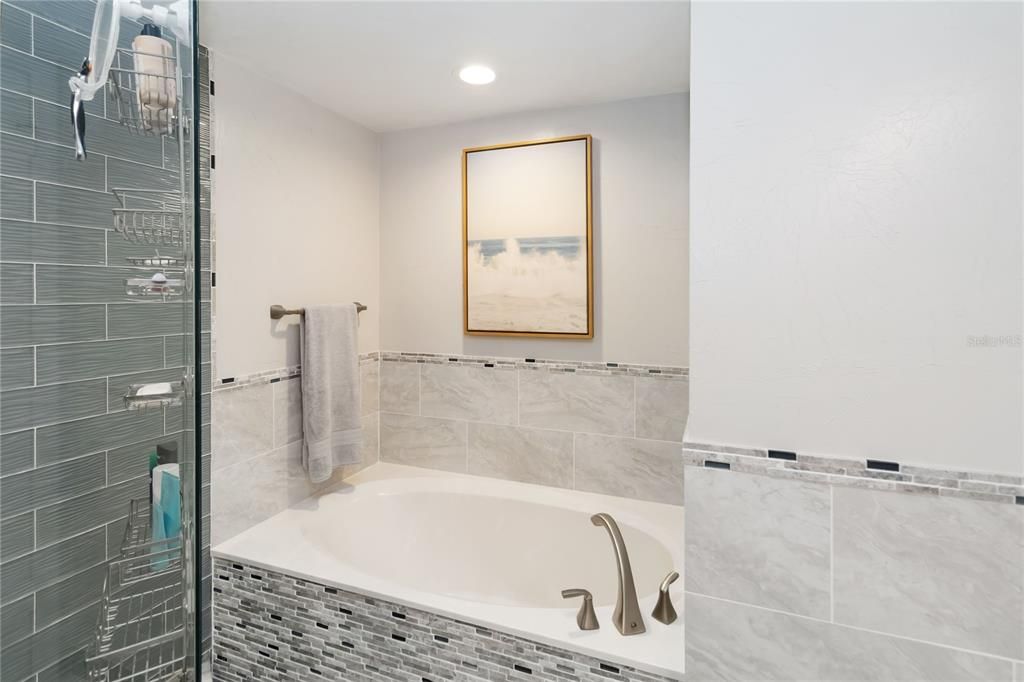 Active With Contract: $499,900 (3 beds, 2 baths, 1668 Square Feet)