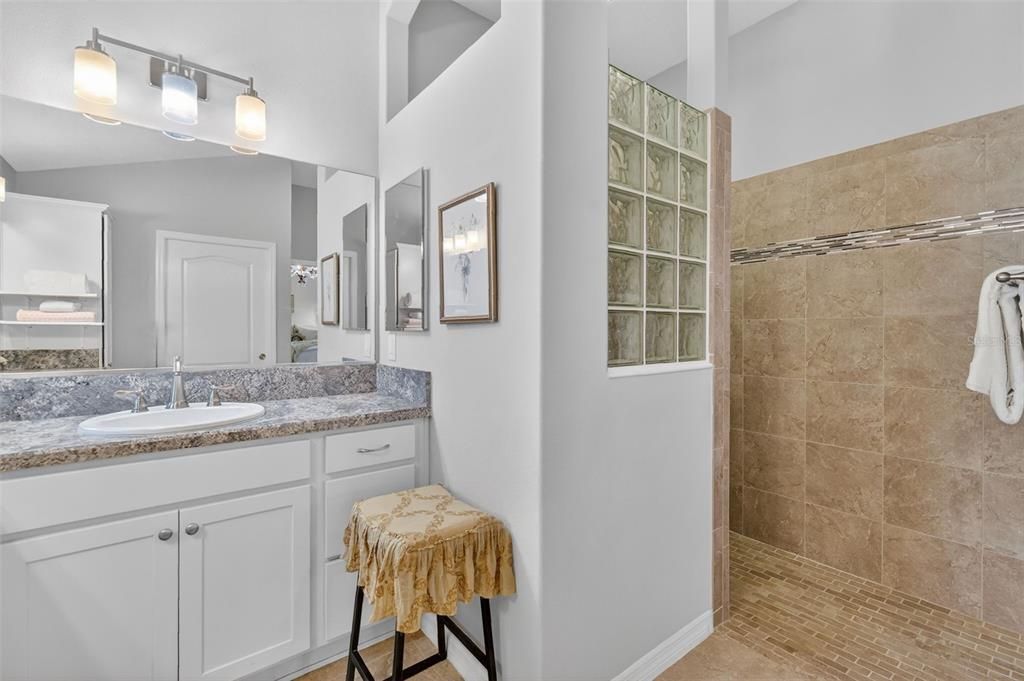 Activo con contrato: $474,999 (3 camas, 2 baños, 1918 Pies cuadrados)