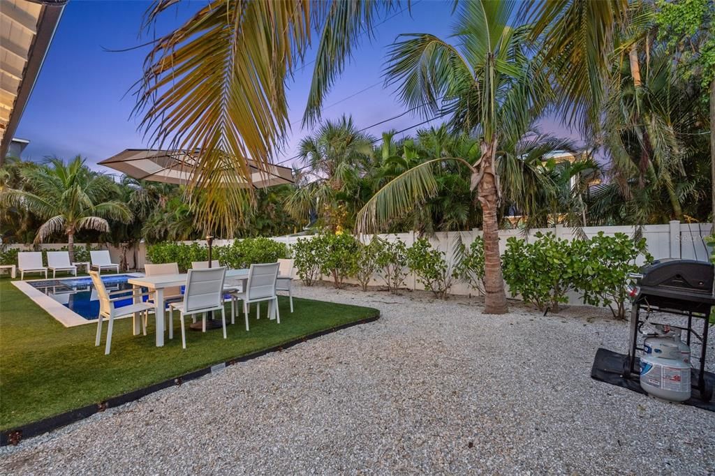 For Sale: $2,185,000 (4 beds, 3 baths, 2185 Square Feet)
