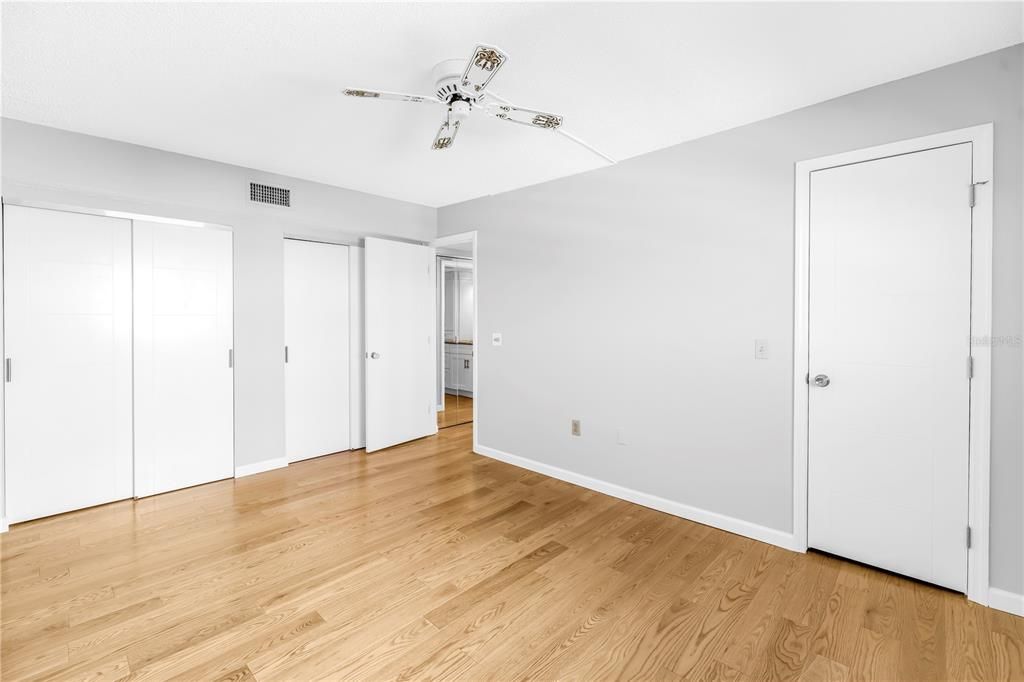 En Venta: $743,000 (2 camas, 2 baños, 2210 Pies cuadrados)