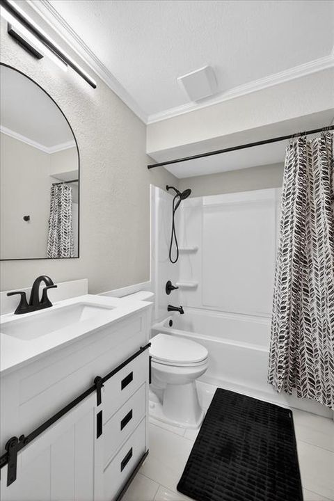 En Venta: $975,000 (3 camas, 2 baños, 2961 Pies cuadrados)
