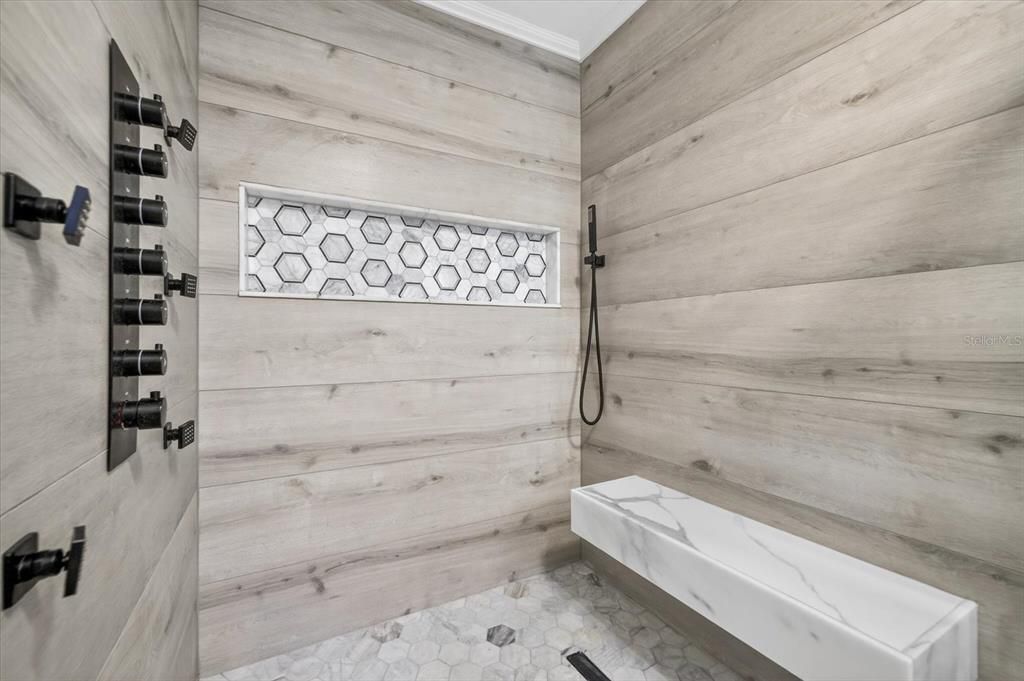 En Venta: $975,000 (3 camas, 2 baños, 2961 Pies cuadrados)