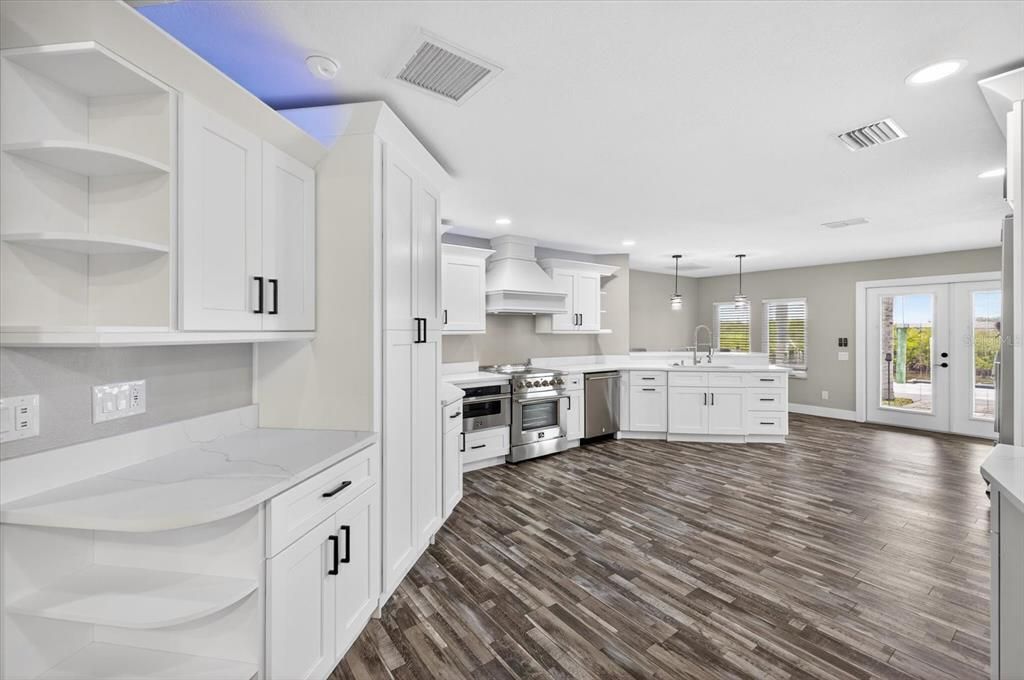 En Venta: $975,000 (3 camas, 2 baños, 2961 Pies cuadrados)