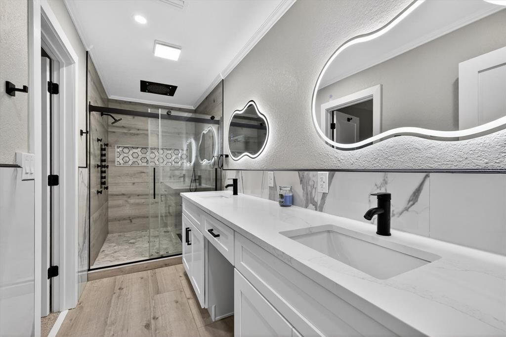 En Venta: $975,000 (3 camas, 2 baños, 2961 Pies cuadrados)