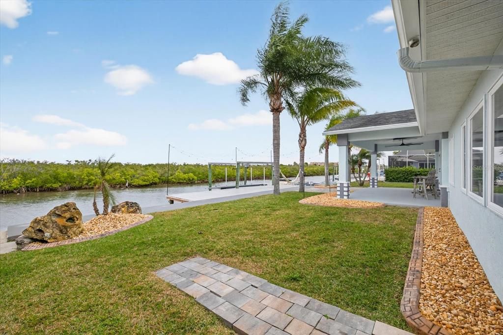 En Venta: $975,000 (3 camas, 2 baños, 2961 Pies cuadrados)