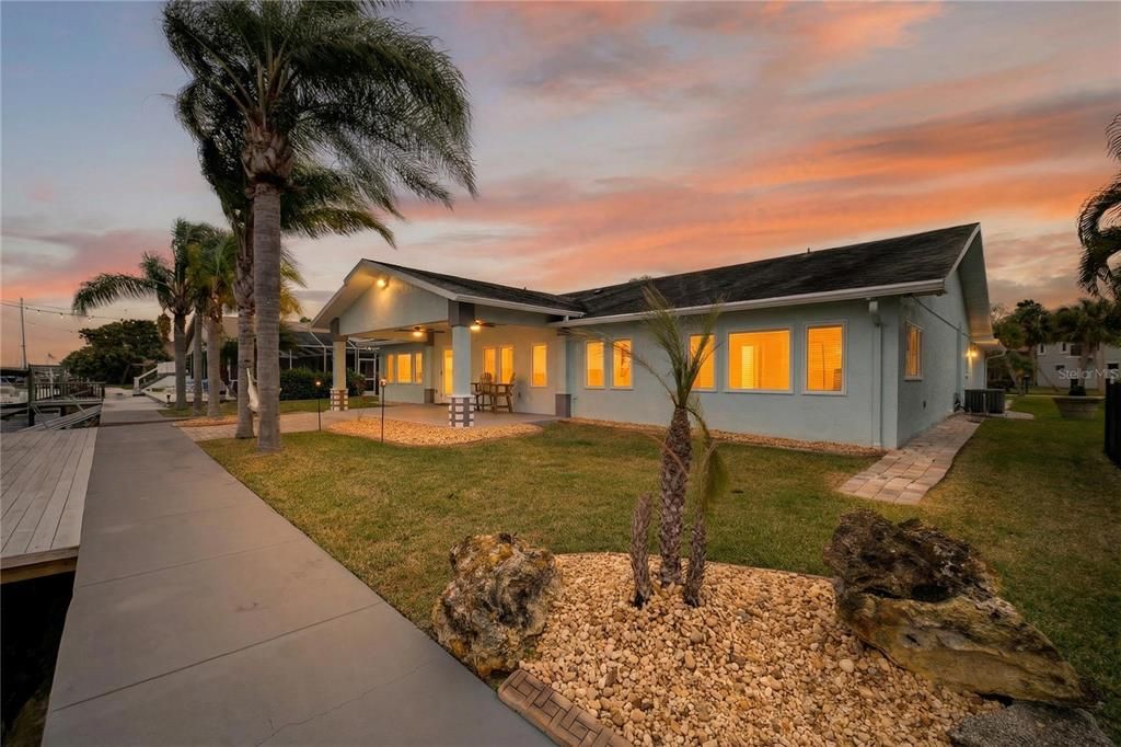 En Venta: $975,000 (3 camas, 2 baños, 2961 Pies cuadrados)