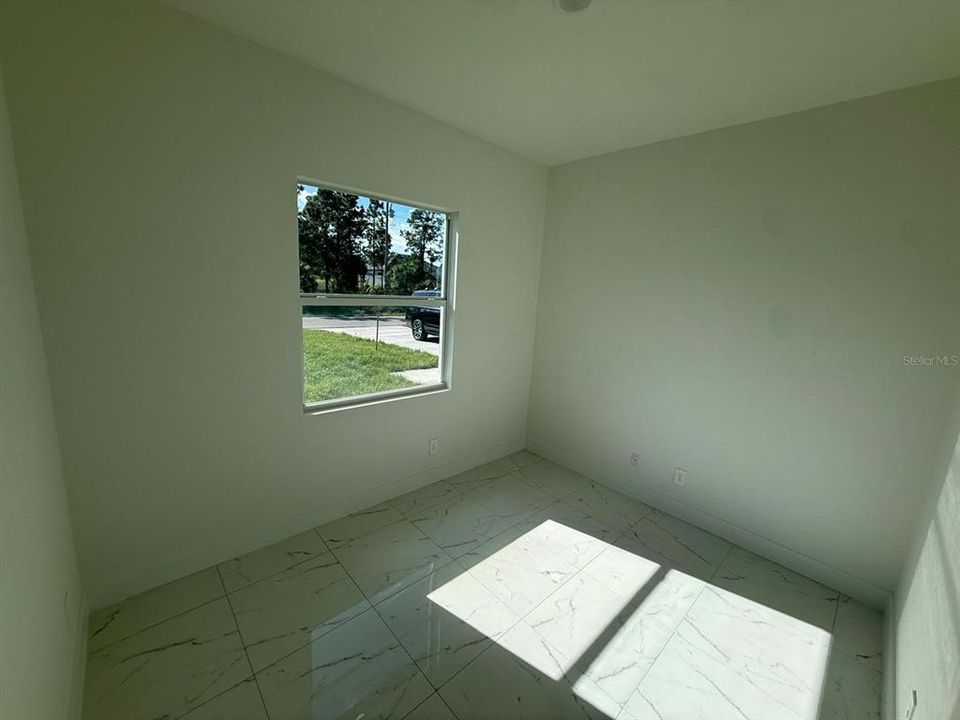 В аренду: $1,950 (4 спален, 2 ванн, 1639 Квадратных фут)