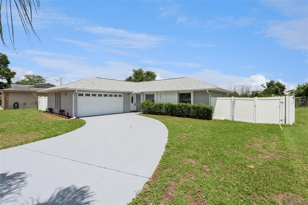 Active With Contract: $299,000 (3 beds, 2 baths, 1224 Square Feet)