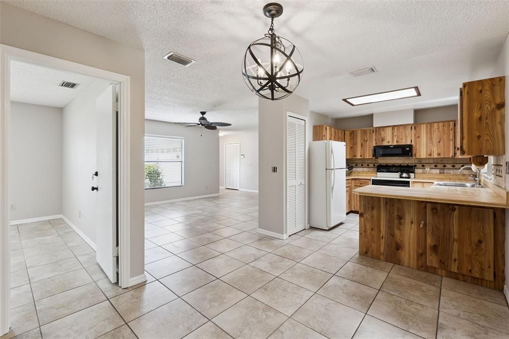 Active With Contract: $299,000 (3 beds, 2 baths, 1224 Square Feet)