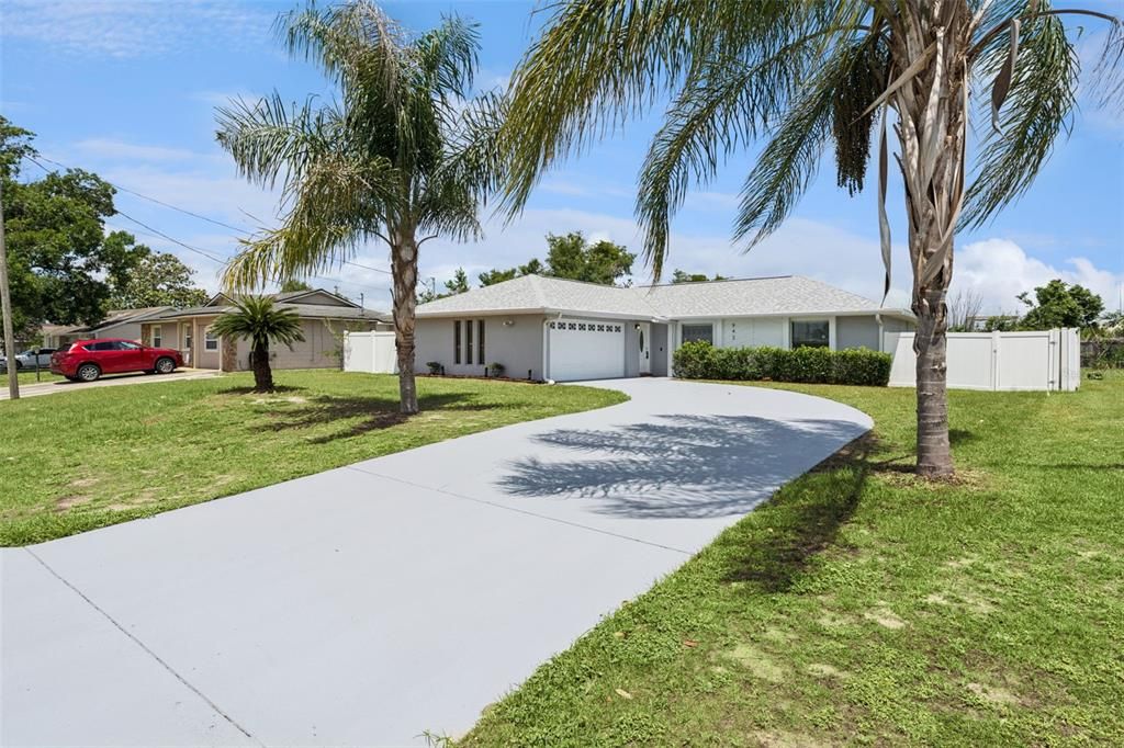 Active With Contract: $299,000 (3 beds, 2 baths, 1224 Square Feet)