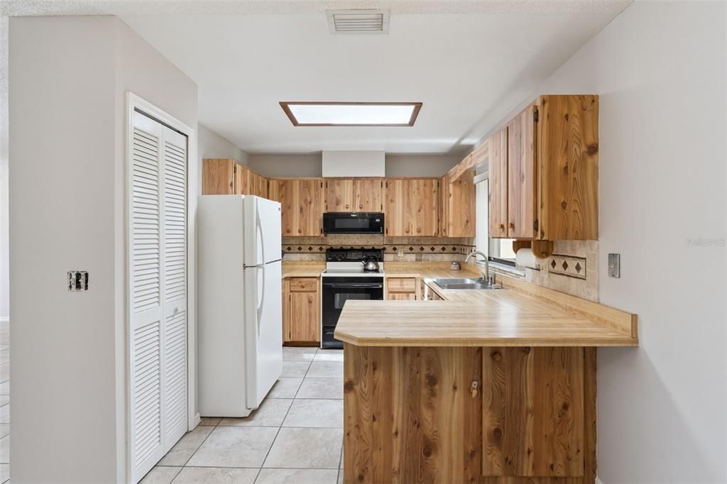 Active With Contract: $299,000 (3 beds, 2 baths, 1224 Square Feet)