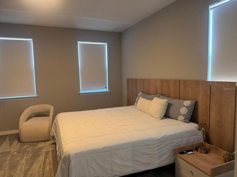 Activo con contrato: $3,400 (4 camas, 2 baños, 2084 Pies cuadrados)