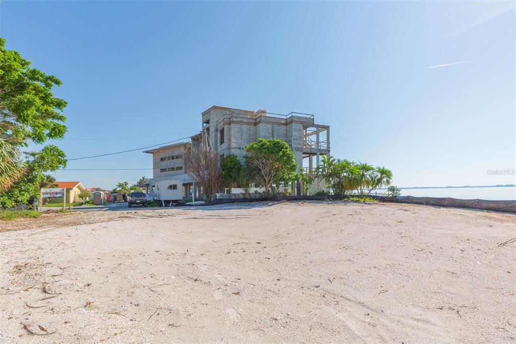 En Venta: $1,745,000 (0.24 acres)
