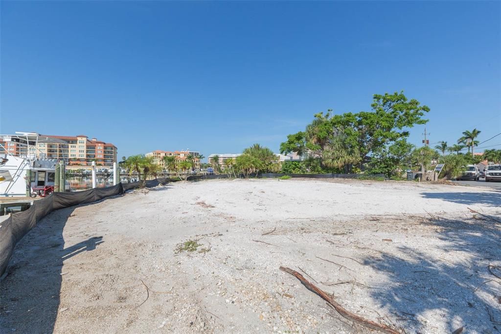 En Venta: $1,745,000 (0.24 acres)