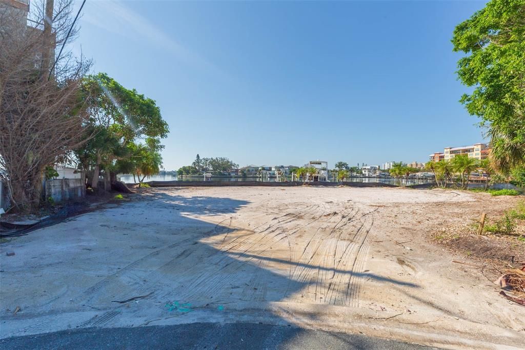 En Venta: $1,745,000 (0.24 acres)