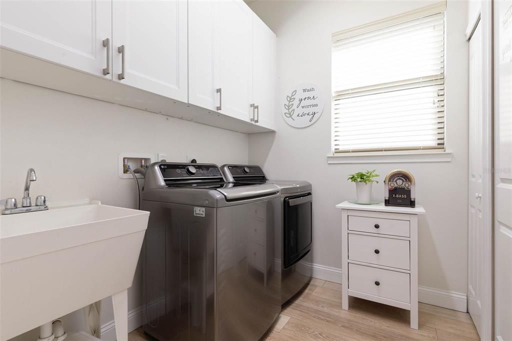 Active With Contract: $775,000 (4 beds, 2 baths, 2343 Square Feet)
