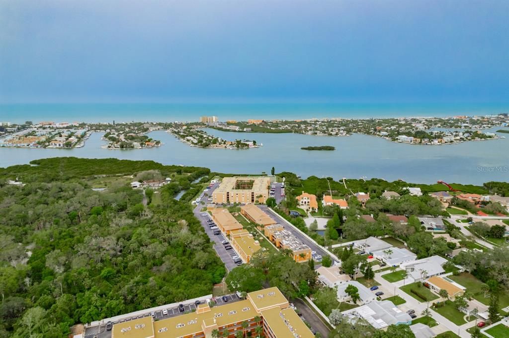 For Sale: $199,900 (2 beds, 2 baths, 1151 Square Feet)