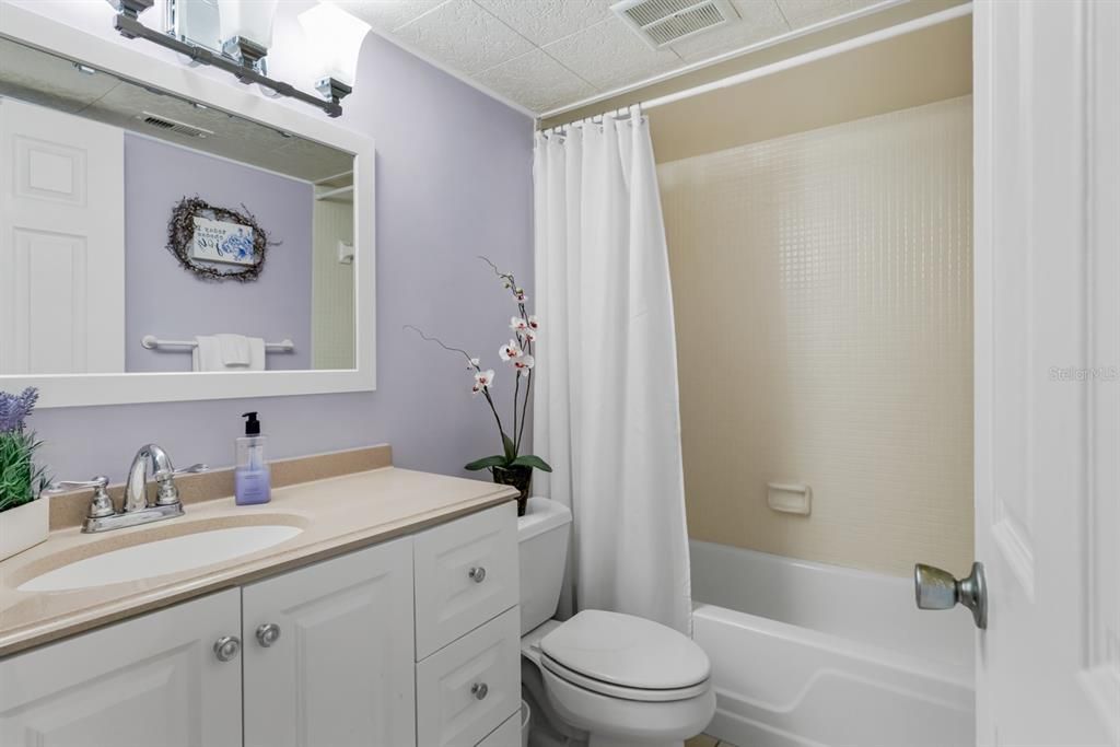 For Sale: $199,900 (2 beds, 2 baths, 1151 Square Feet)
