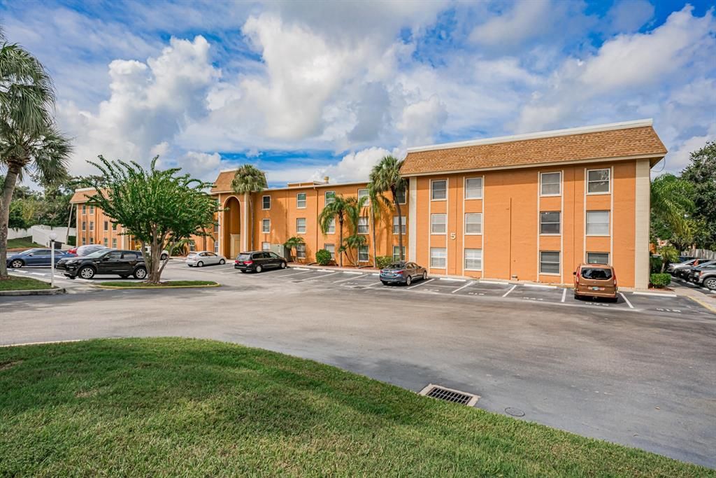 For Sale: $199,900 (2 beds, 2 baths, 1151 Square Feet)