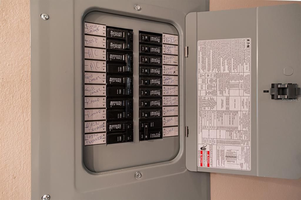For Sale: $199,900 (2 beds, 2 baths, 1151 Square Feet)