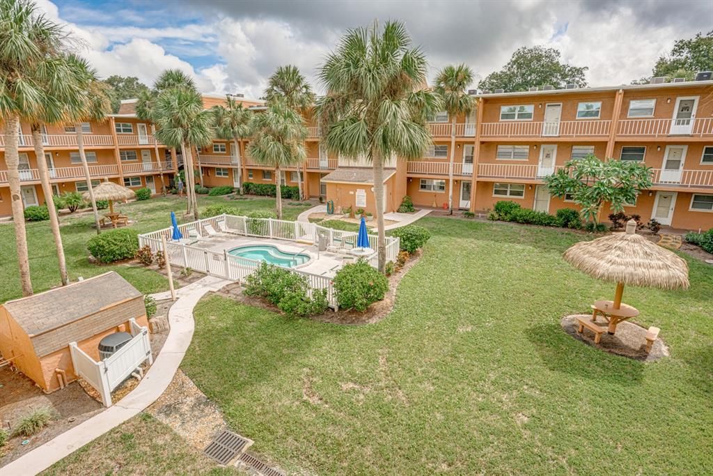 For Sale: $199,900 (2 beds, 2 baths, 1151 Square Feet)