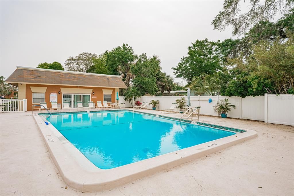 For Sale: $199,900 (2 beds, 2 baths, 1151 Square Feet)