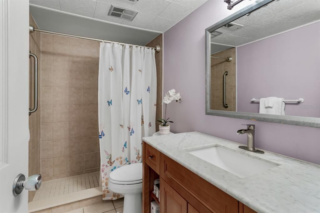 For Sale: $199,900 (2 beds, 2 baths, 1151 Square Feet)