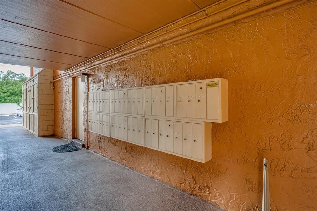 For Sale: $199,900 (2 beds, 2 baths, 1151 Square Feet)