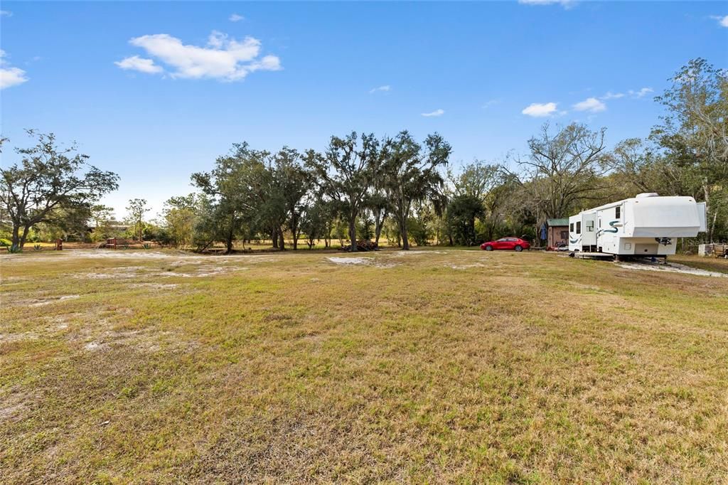待售: $850,000 (10.12 acres)