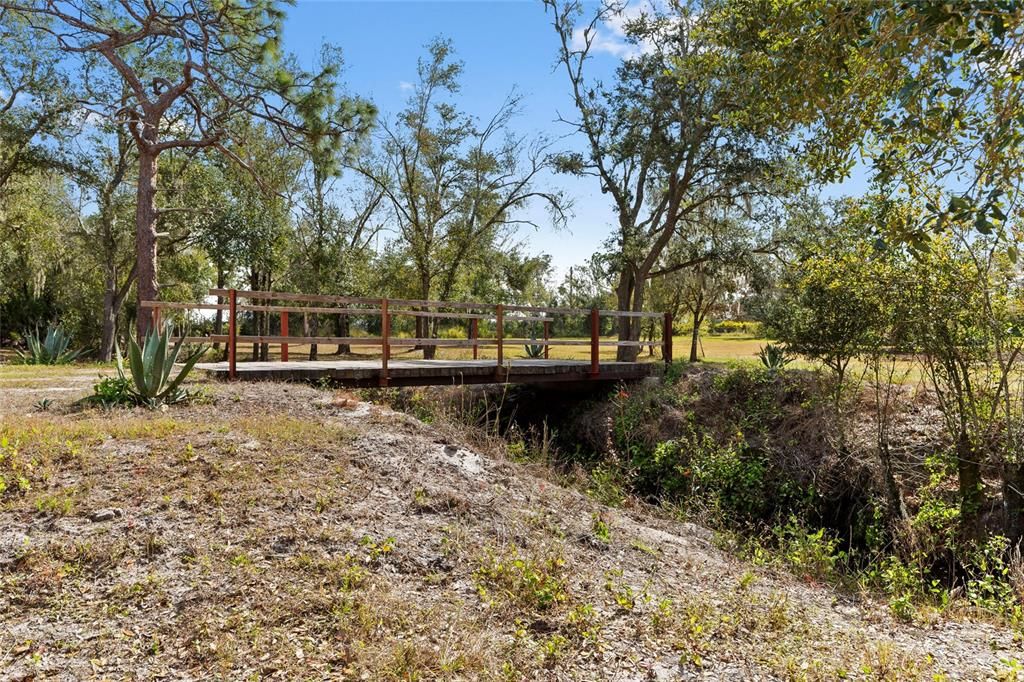 待售: $850,000 (10.12 acres)