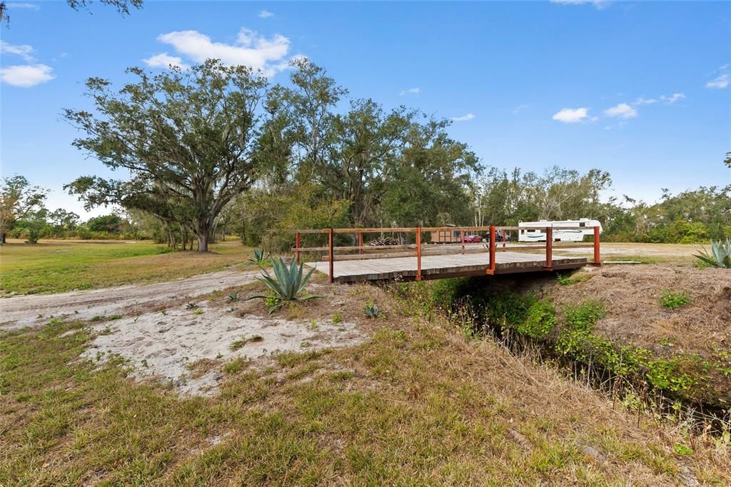 待售: $850,000 (10.12 acres)