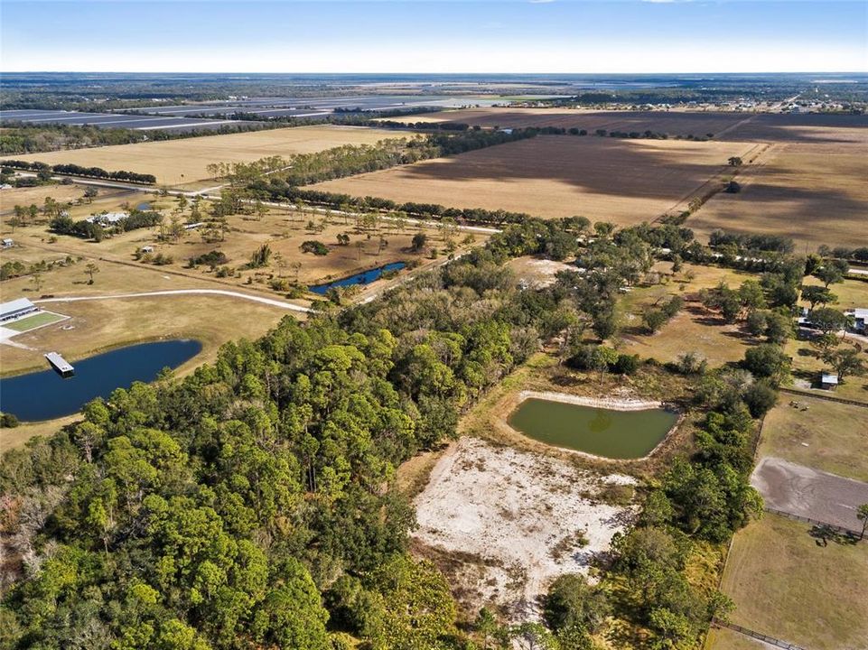 待售: $850,000 (10.12 acres)