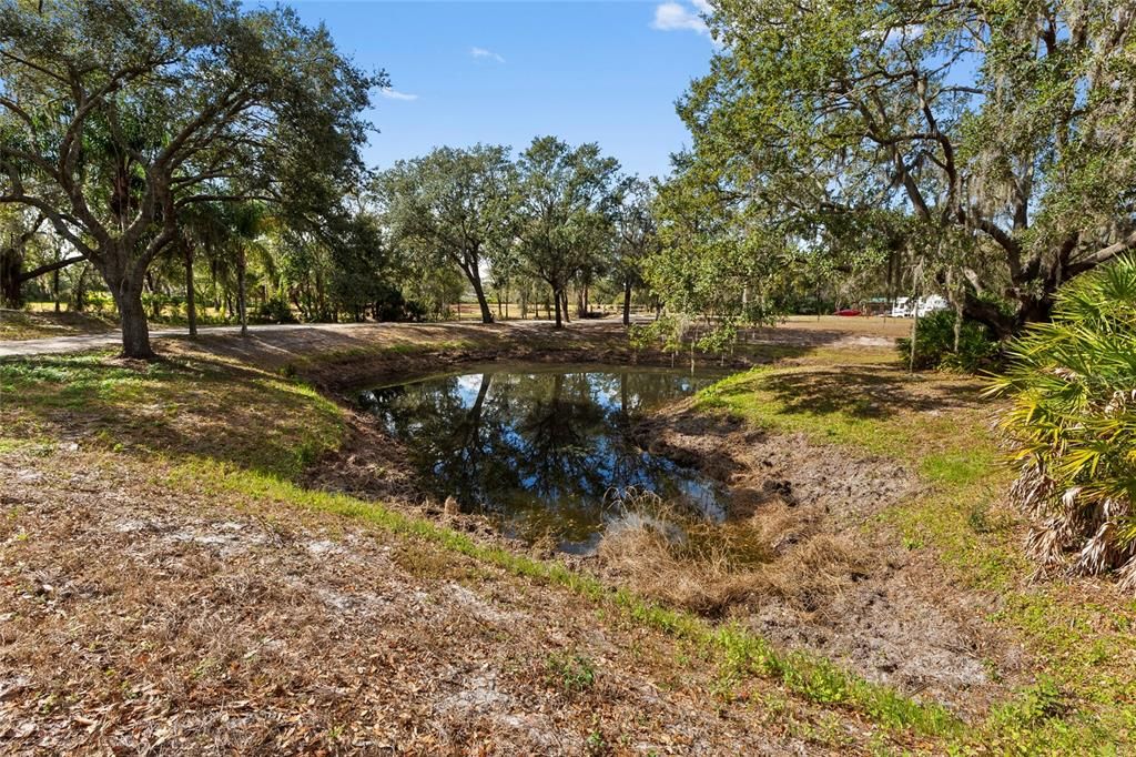 待售: $850,000 (10.12 acres)