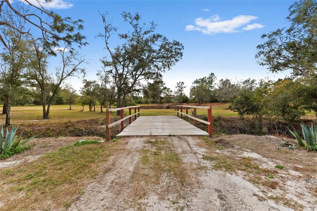 待售: $850,000 (10.12 acres)