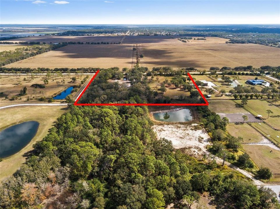 待售: $850,000 (10.12 acres)