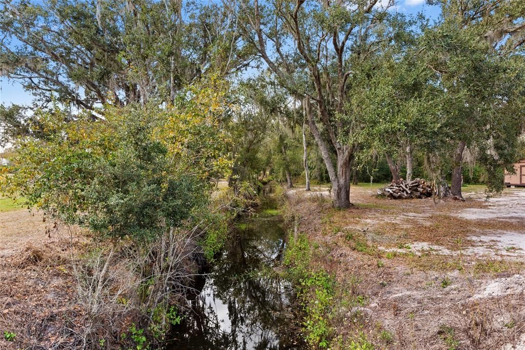 待售: $850,000 (10.12 acres)