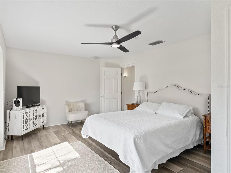 Active With Contract: $575,000 (3 beds, 2 baths, 2555 Square Feet)
