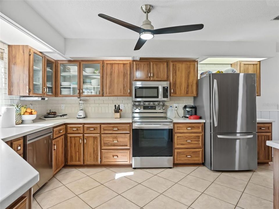 Active With Contract: $575,000 (3 beds, 2 baths, 2555 Square Feet)