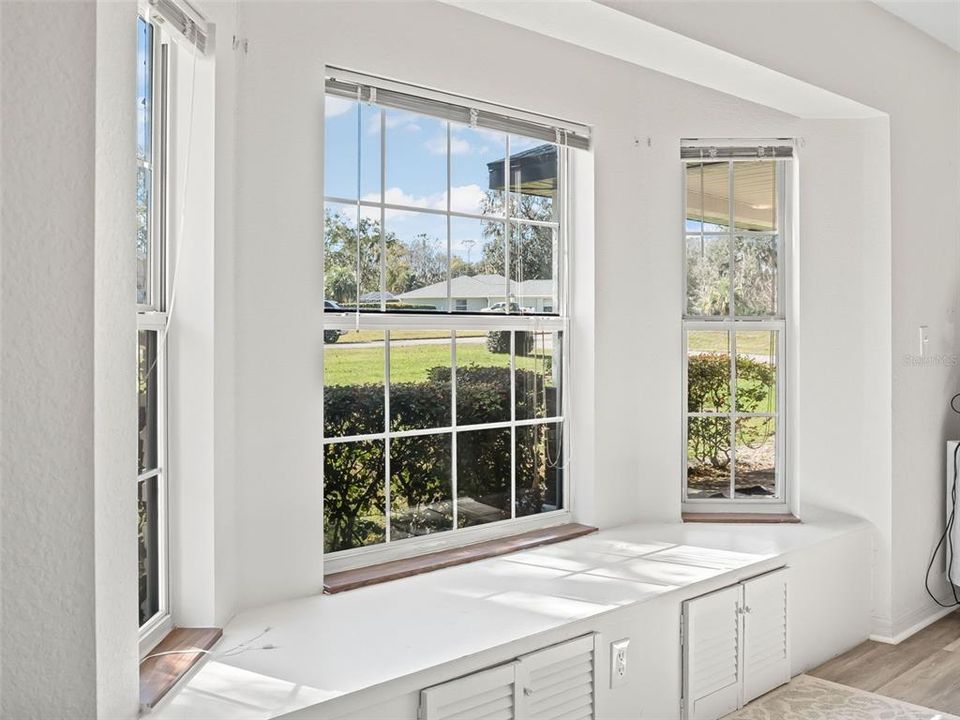 Active With Contract: $575,000 (3 beds, 2 baths, 2555 Square Feet)
