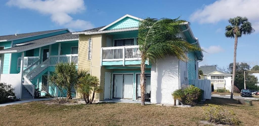 Active With Contract: $1,595 (2 beds, 2 baths, 898 Square Feet)