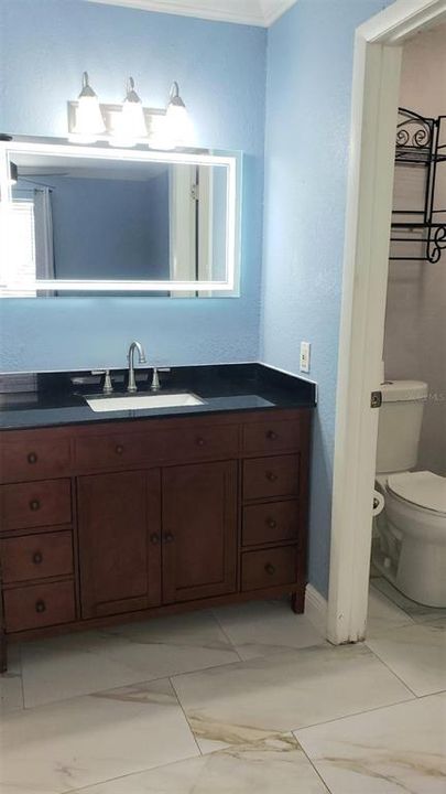 Active With Contract: $1,595 (2 beds, 2 baths, 898 Square Feet)